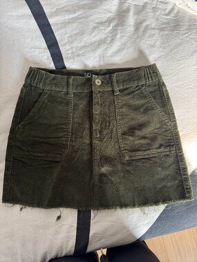 EUC NO BO Olive Green Corduroy Mini Skirt Raw Hem Pockets Sz M (7-9)